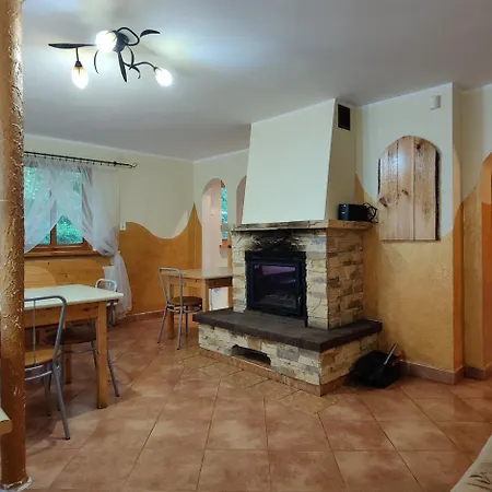 Wilcza Jama Hostel *