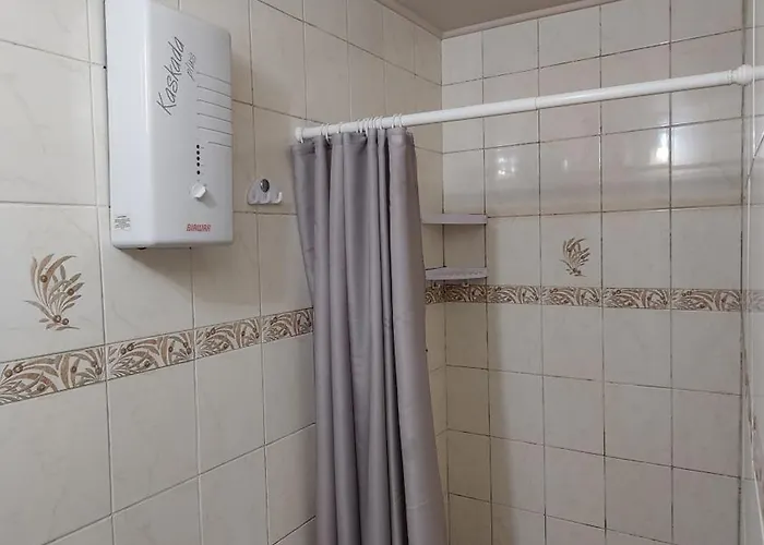 Wilcza Jama אכסניה *